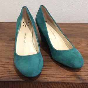 NWOT Isaac Mizrahi Teal Suede Wedges Size 9